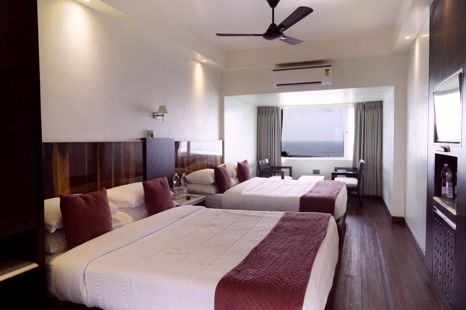 Deluxe Family Room